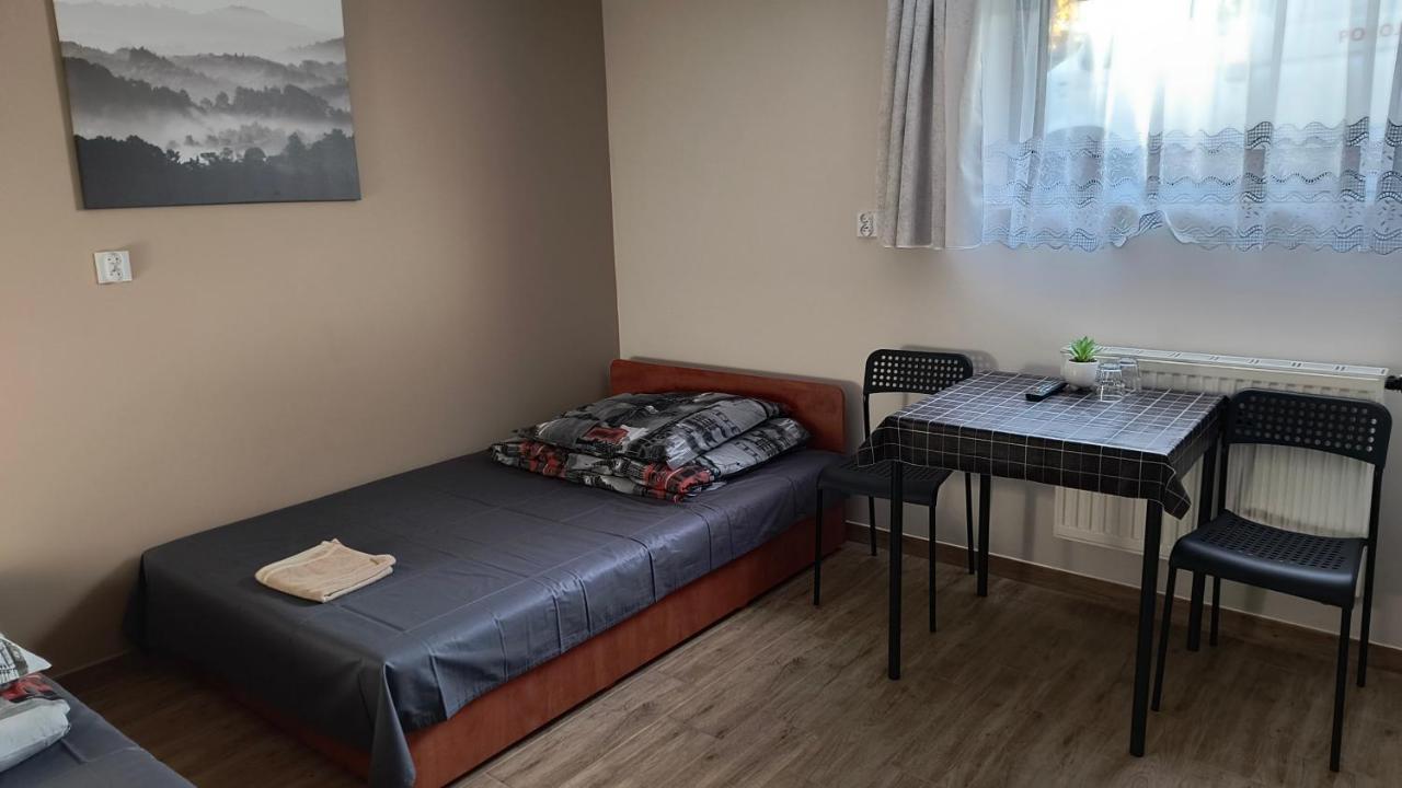 Pokoje Goscinne U Marka Tuszyn Extérieur photo